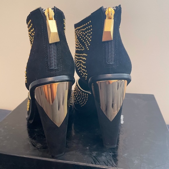 Studded block heeled sandals - Picture 3 of 4